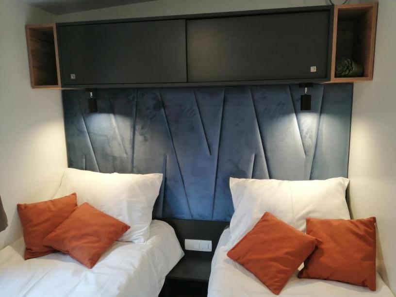 Mobile Home Anamari บีโอกราดนาโมรู ภายนอก รูปภาพ