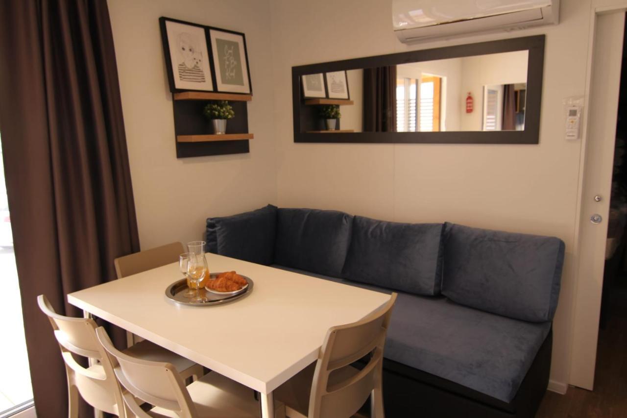 Mobile Home Anamari บีโอกราดนาโมรู ภายนอก รูปภาพ