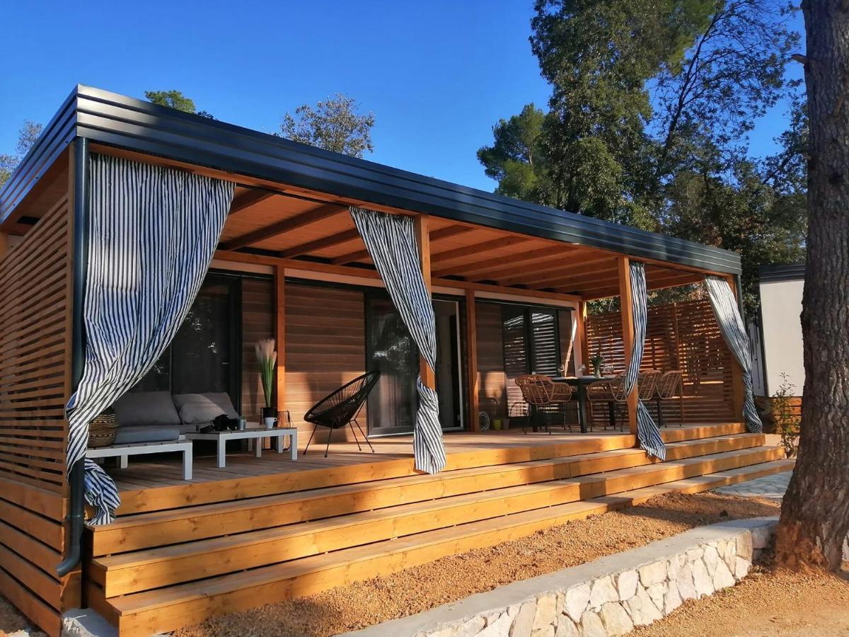 Mobile Home Anamari บีโอกราดนาโมรู ภายนอก รูปภาพ
