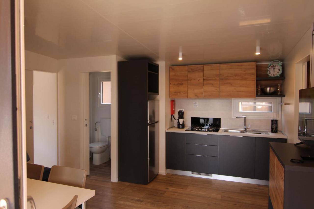 Mobile Home Anamari บีโอกราดนาโมรู ภายนอก รูปภาพ