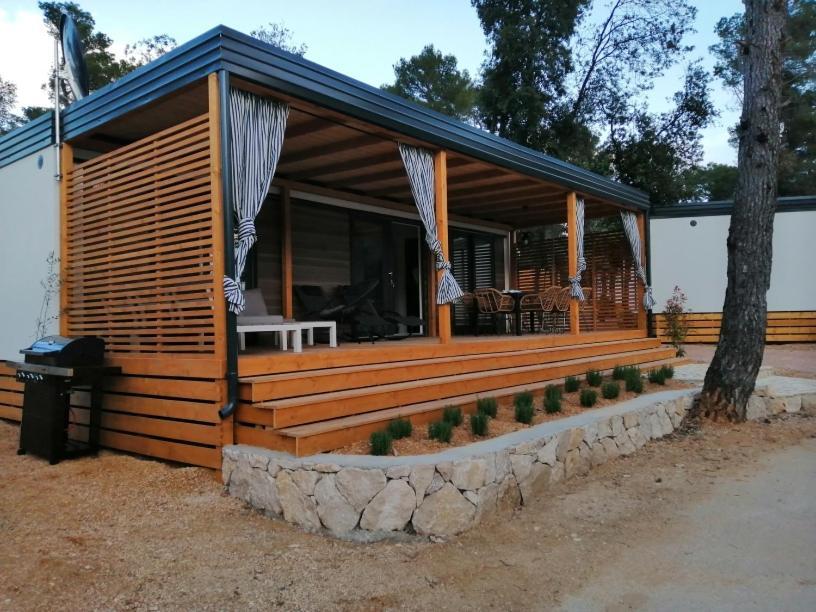 Mobile Home Anamari บีโอกราดนาโมรู ภายนอก รูปภาพ