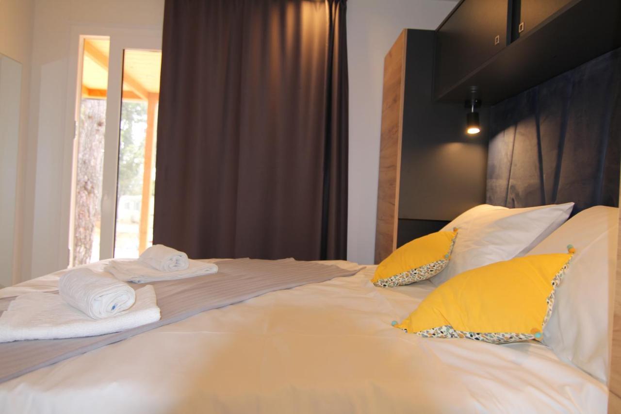 Mobile Home Anamari บีโอกราดนาโมรู ภายนอก รูปภาพ