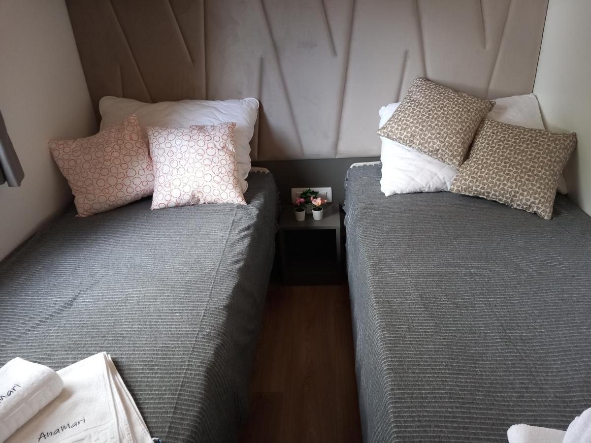 Mobile Home Anamari บีโอกราดนาโมรู ภายนอก รูปภาพ