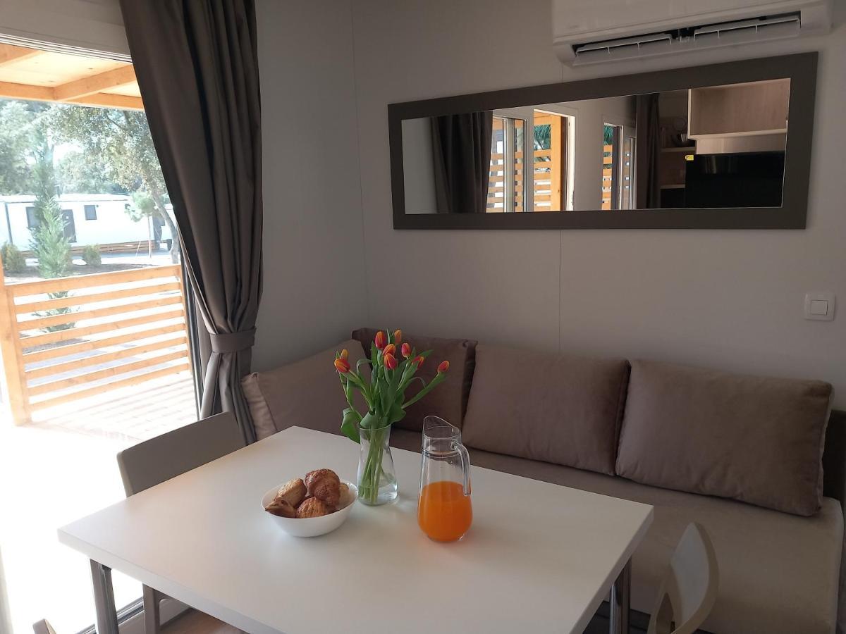 Mobile Home Anamari บีโอกราดนาโมรู ภายนอก รูปภาพ