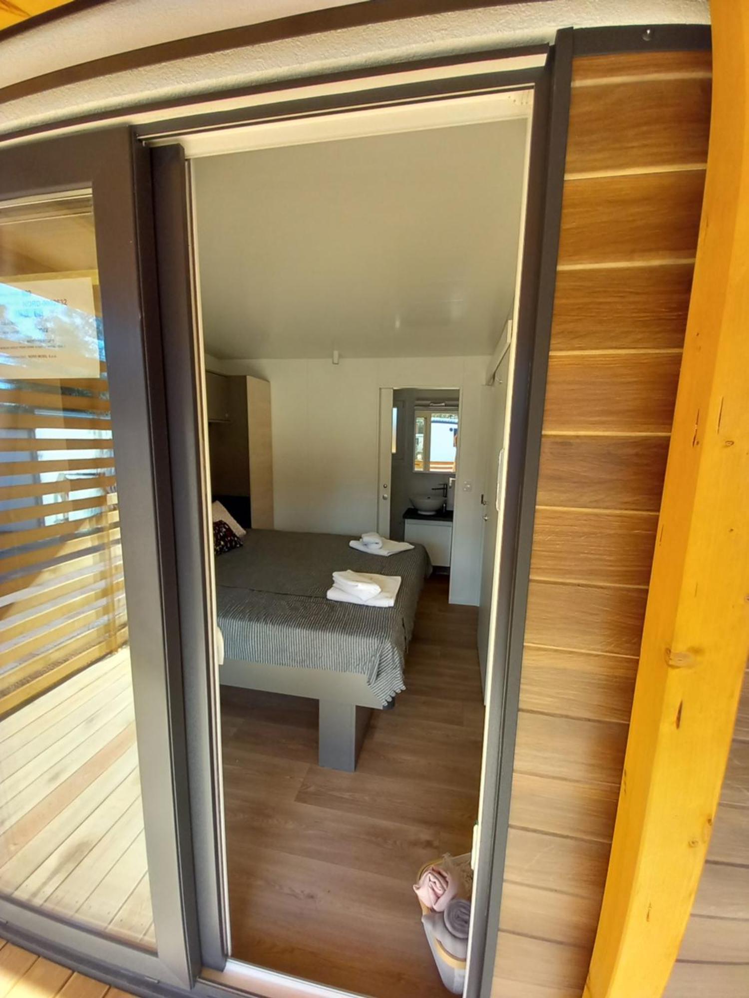 Mobile Home Anamari บีโอกราดนาโมรู ภายนอก รูปภาพ