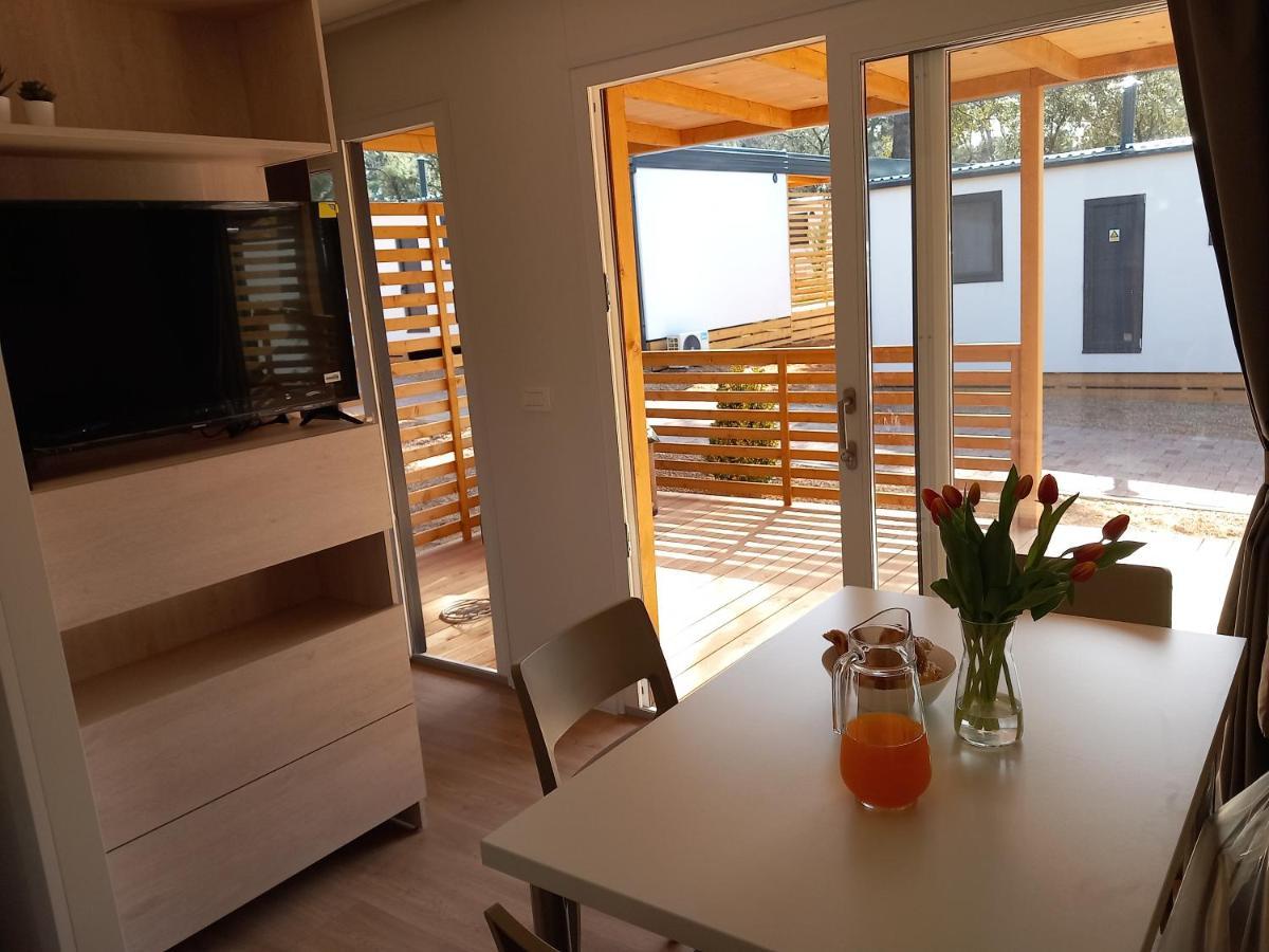 Mobile Home Anamari บีโอกราดนาโมรู ภายนอก รูปภาพ