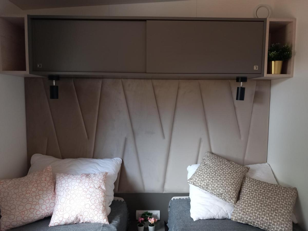 Mobile Home Anamari บีโอกราดนาโมรู ภายนอก รูปภาพ