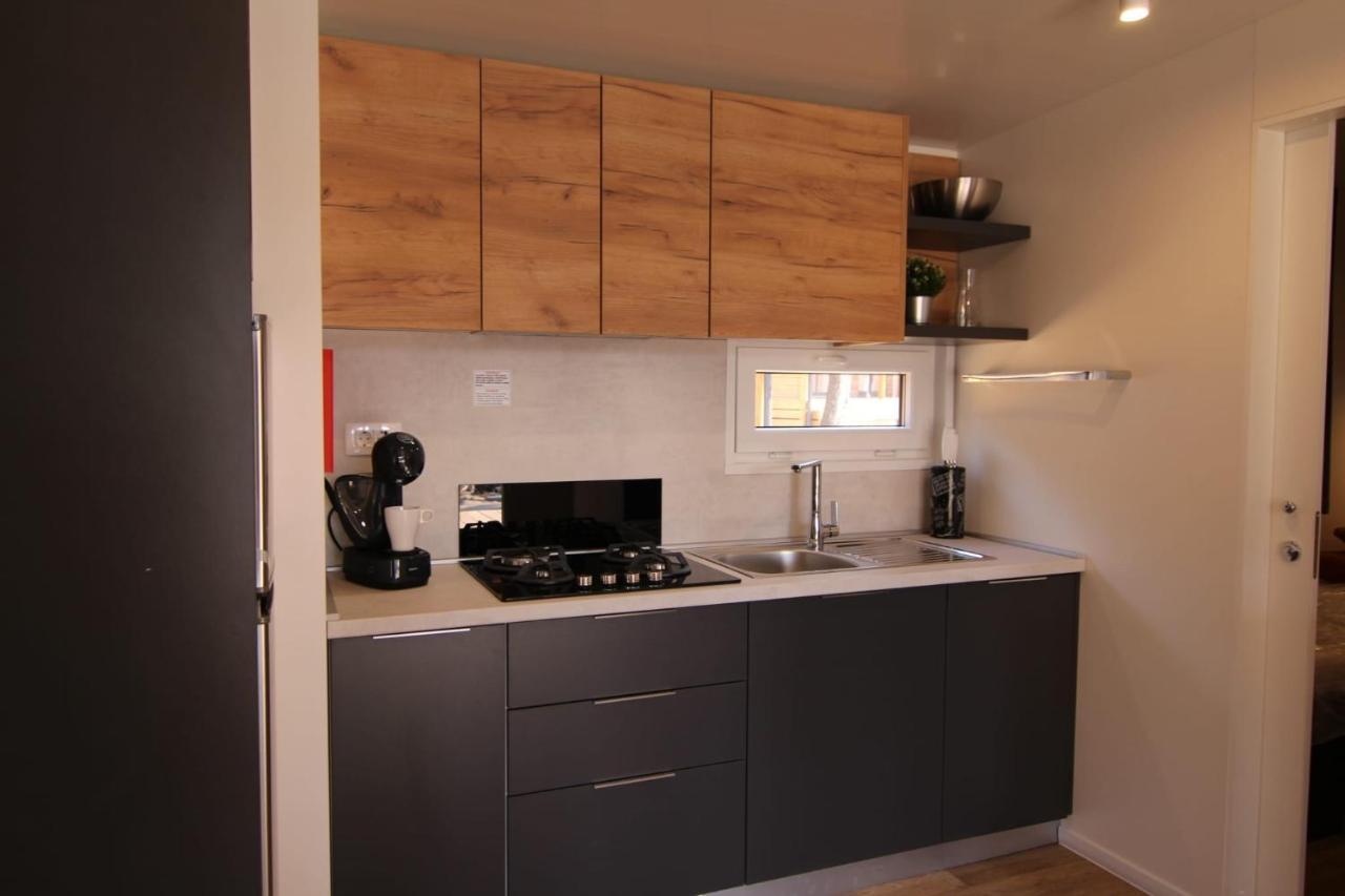 Mobile Home Anamari บีโอกราดนาโมรู ภายนอก รูปภาพ