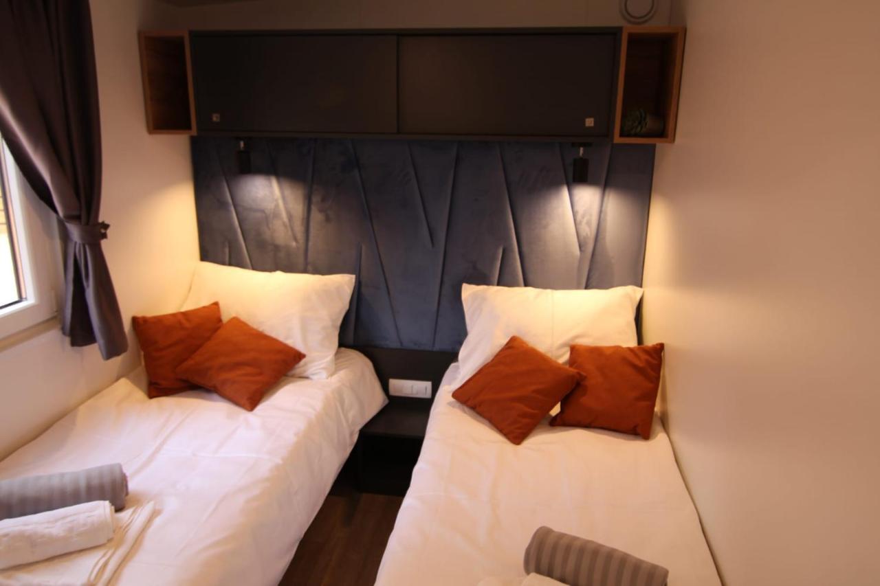 Mobile Home Anamari บีโอกราดนาโมรู ภายนอก รูปภาพ