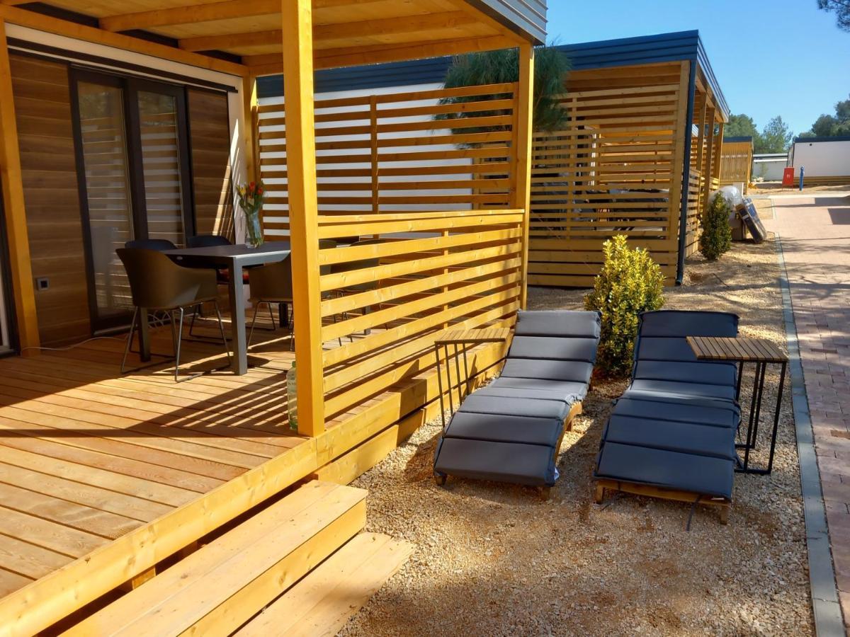 Mobile Home Anamari บีโอกราดนาโมรู ภายนอก รูปภาพ