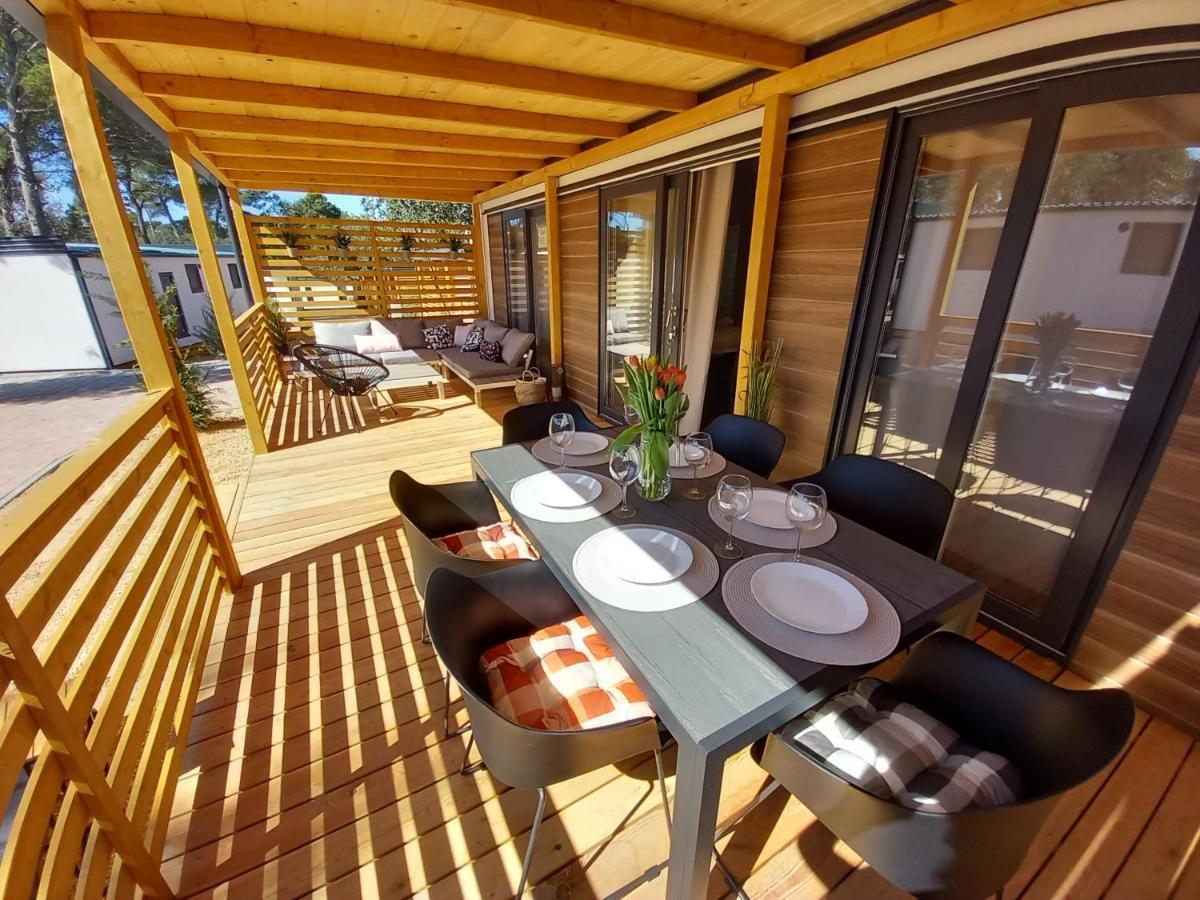 Mobile Home Anamari บีโอกราดนาโมรู ภายนอก รูปภาพ