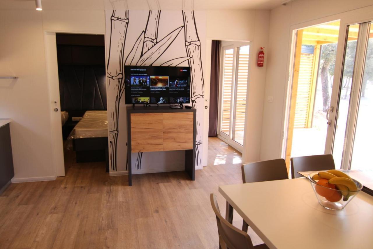 Mobile Home Anamari บีโอกราดนาโมรู ภายนอก รูปภาพ