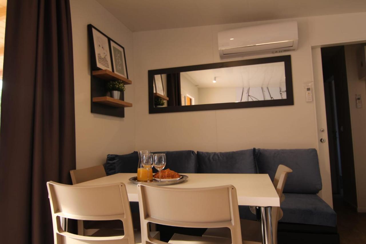 Mobile Home Anamari บีโอกราดนาโมรู ภายนอก รูปภาพ