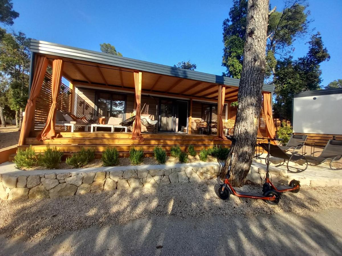 Mobile Home Anamari บีโอกราดนาโมรู ภายนอก รูปภาพ