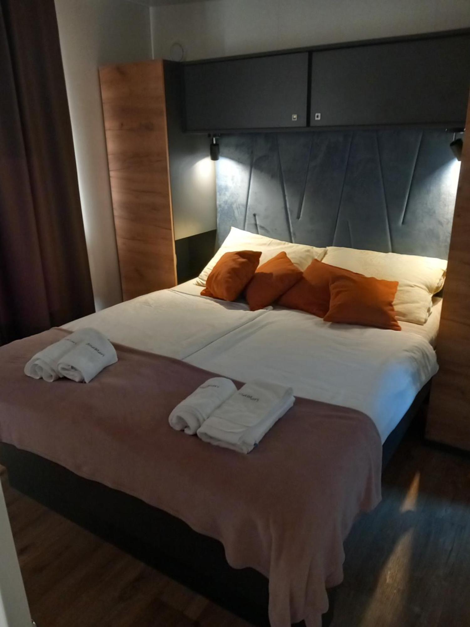 Mobile Home Anamari บีโอกราดนาโมรู ภายนอก รูปภาพ