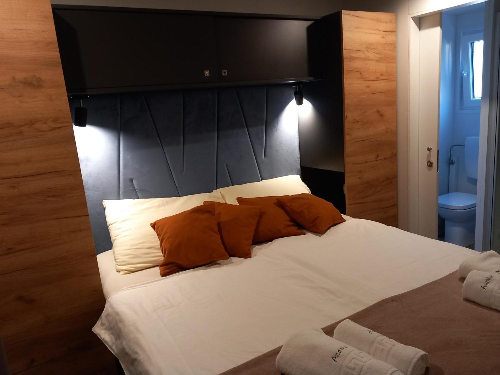 Mobile Home Anamari บีโอกราดนาโมรู ภายนอก รูปภาพ