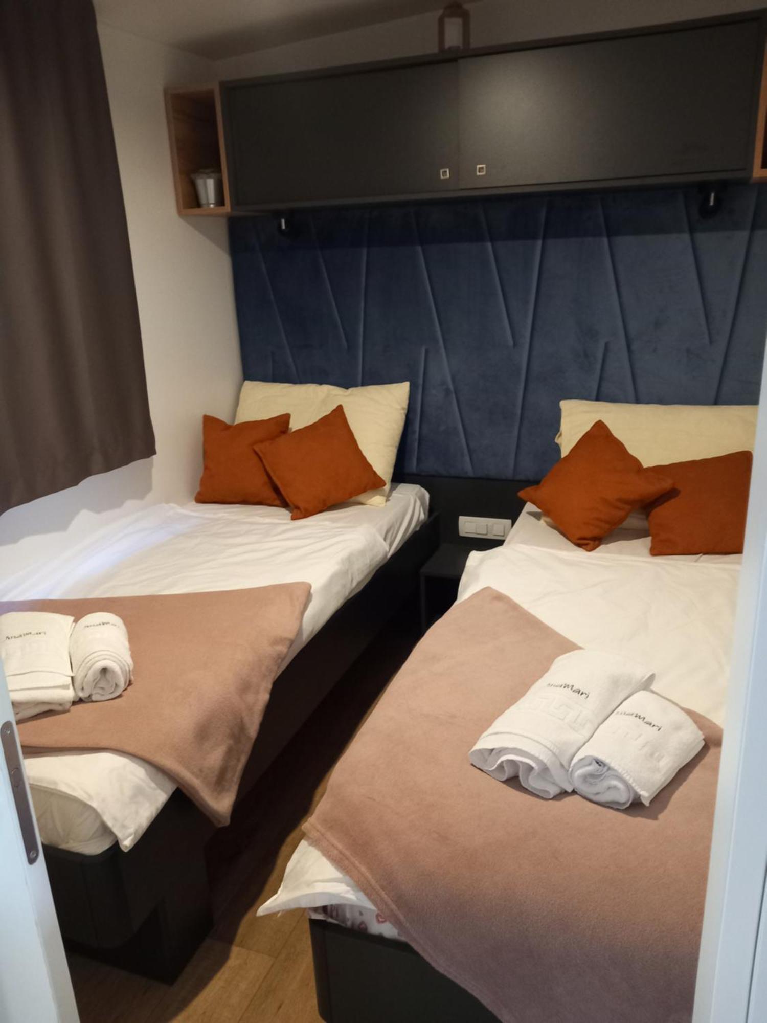 Mobile Home Anamari บีโอกราดนาโมรู ภายนอก รูปภาพ