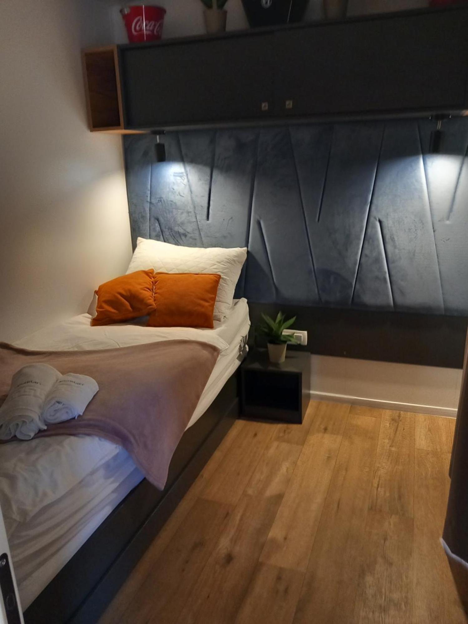 Mobile Home Anamari บีโอกราดนาโมรู ภายนอก รูปภาพ