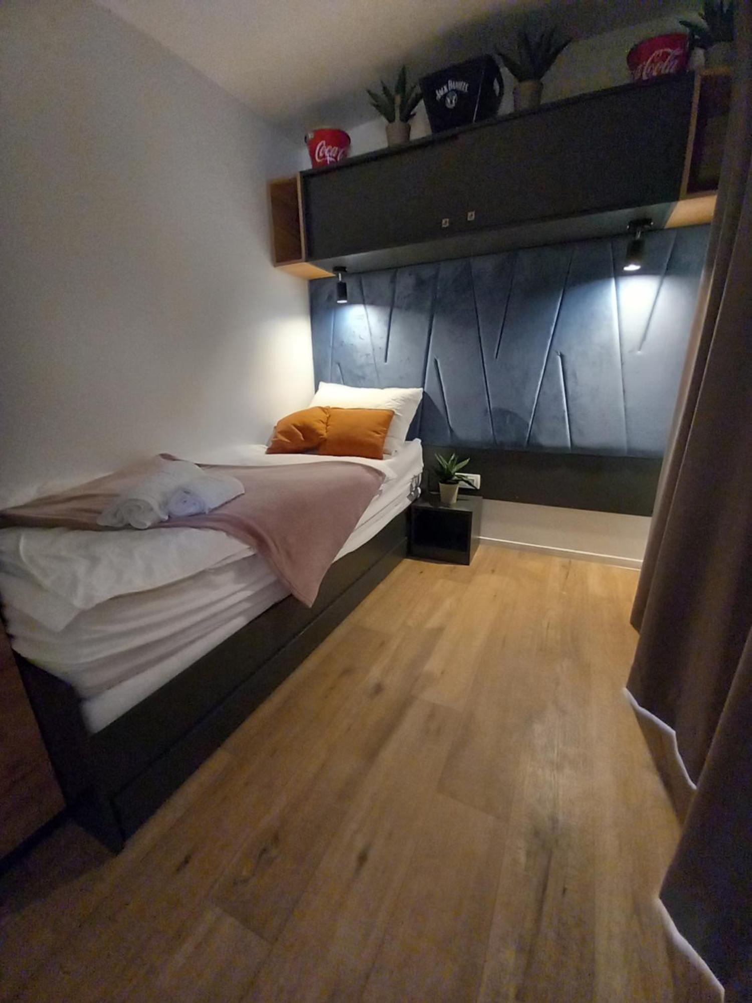Mobile Home Anamari บีโอกราดนาโมรู ภายนอก รูปภาพ